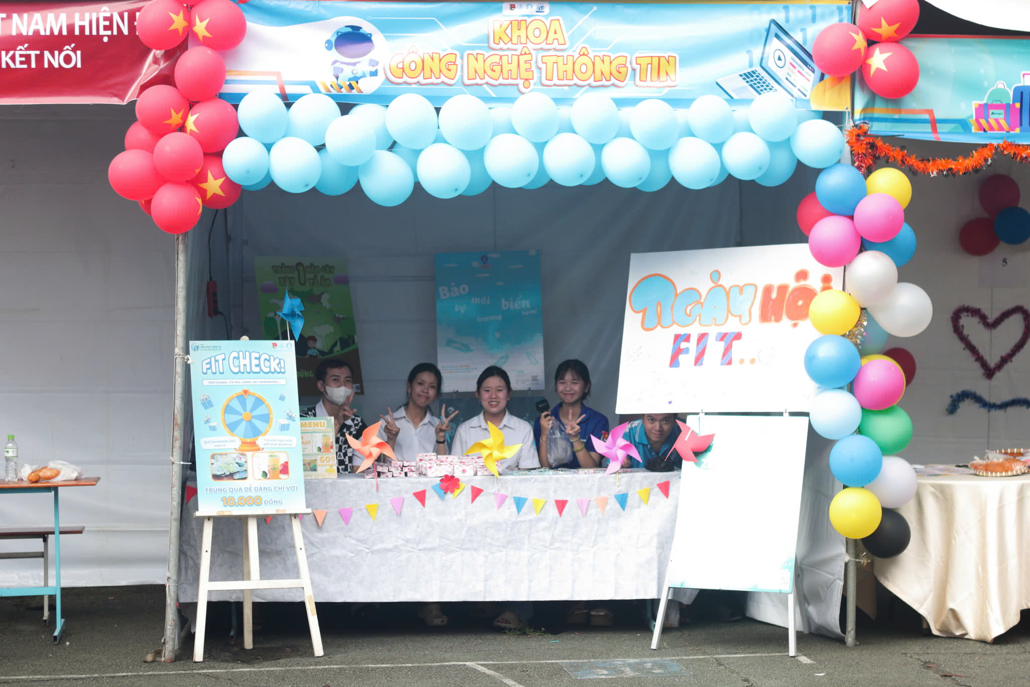 Đoàn - Hội Khoa CNTT mang "Đại Tiệc" 3 Trong 1 Đến Ngày Hội Chào Tân Sinh Viên K25! 